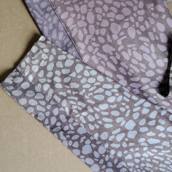 Peleton ATHLETIC 2 Piece Leopard Print 2 Piece Set LARGE - Picture 9 of 15